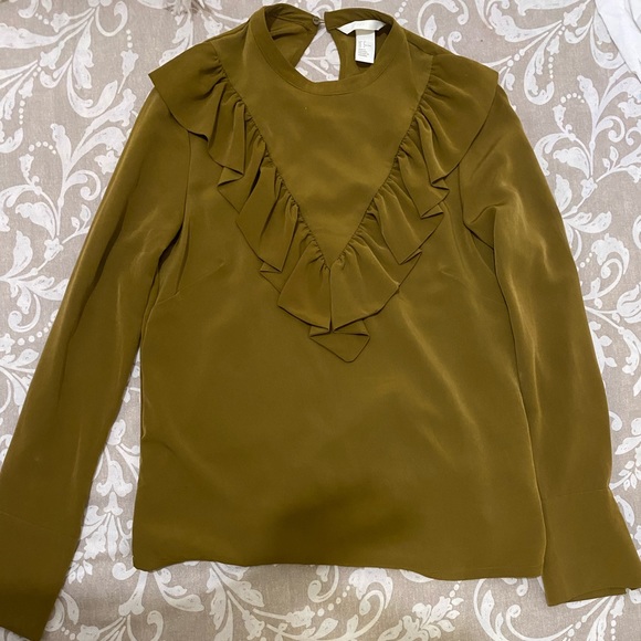 Cute, green dressy blouse. - Picture 1 of 2